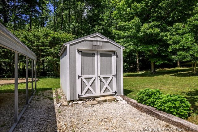 11654 S Old Bear Creek Road, Pekin, IN 47165