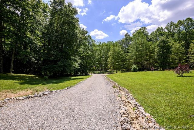 11654 S Old Bear Creek Road, Pekin, IN 47165