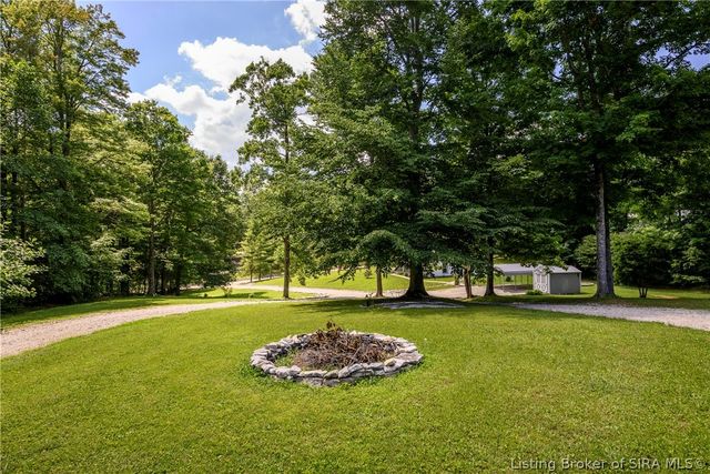 11654 S Old Bear Creek Road, Pekin, IN 47165