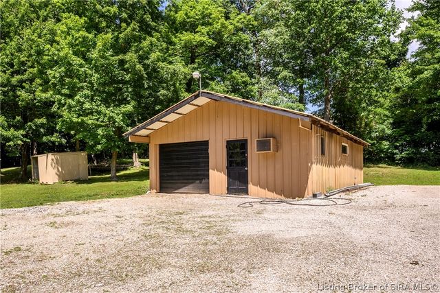11654 S Old Bear Creek Road, Pekin, IN 47165