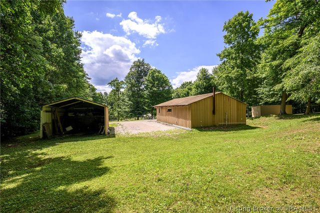 11654 S Old Bear Creek Road, Pekin, IN 47165
