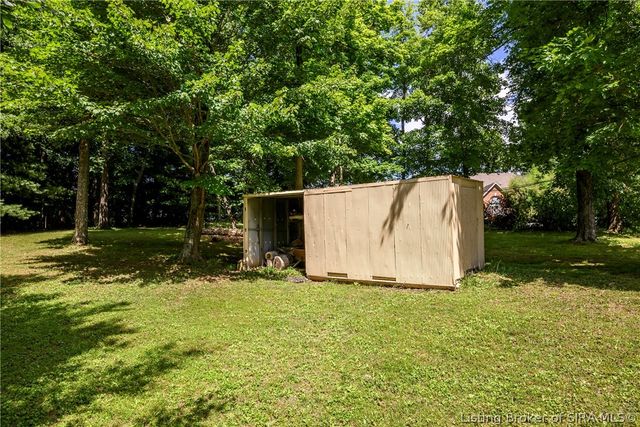 11654 S Old Bear Creek Road, Pekin, IN 47165