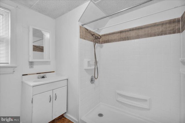 525 E PARK AVE, Vineland, NJ 08360