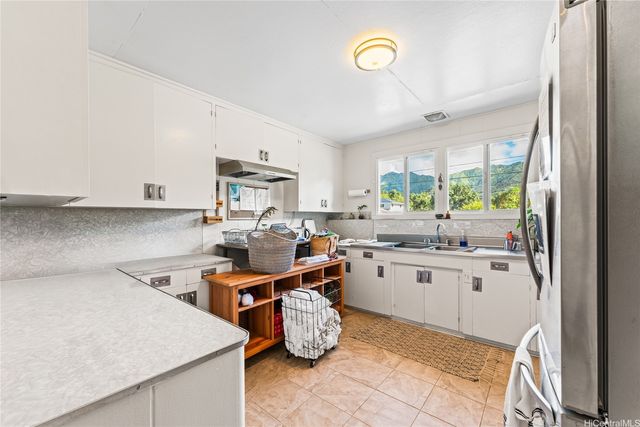 2845 Lowrey Avenue, Honolulu, HI 96822