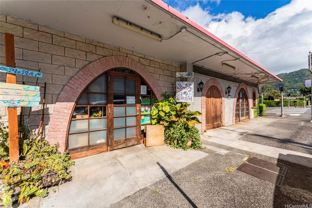 2845 Lowrey Avenue, Honolulu, HI 96822