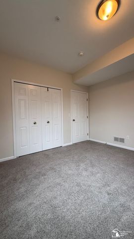 930 W Summerfield Glenn Circle, Ann Arbor, MI 48103