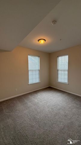 930 W Summerfield Glenn Circle, Ann Arbor, MI 48103