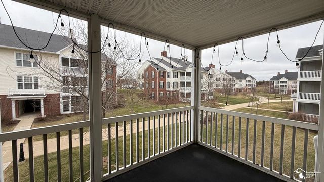 930 W Summerfield Glenn Circle, Ann Arbor, MI 48103