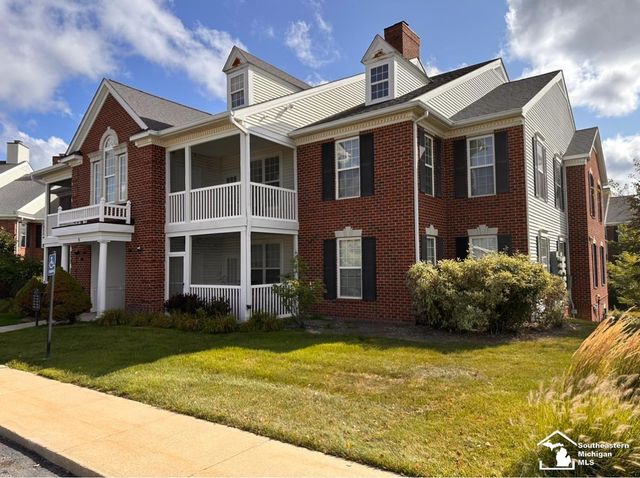 930 W Summerfield Glenn Circle, Ann Arbor, MI 48103