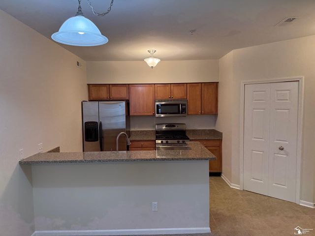 930 W Summerfield Glenn Circle, Ann Arbor, MI 48103