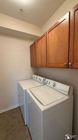 930 W Summerfield Glenn Circle, Ann Arbor, MI 48103