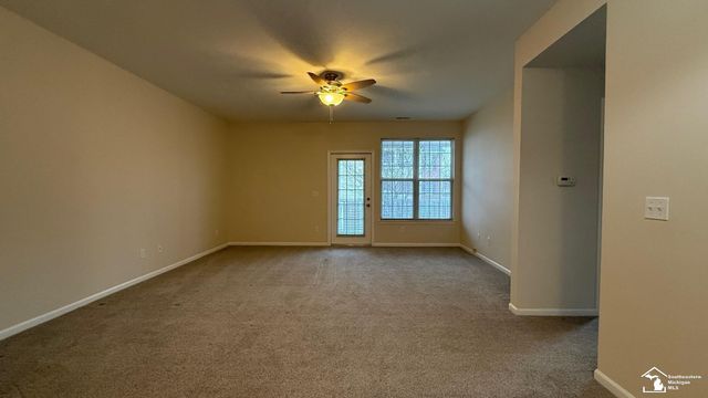 930 W Summerfield Glenn Circle, Ann Arbor, MI 48103