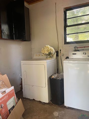 1203 Coffey St, Daingerfield, TX 75638