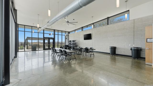 9211 Navarro Vista, Seguin, TX 78155