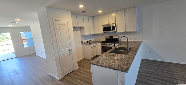 9211 Navarro Vista, Seguin, TX 78155