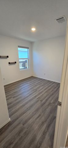9211 Navarro Vista, Seguin, TX 78155