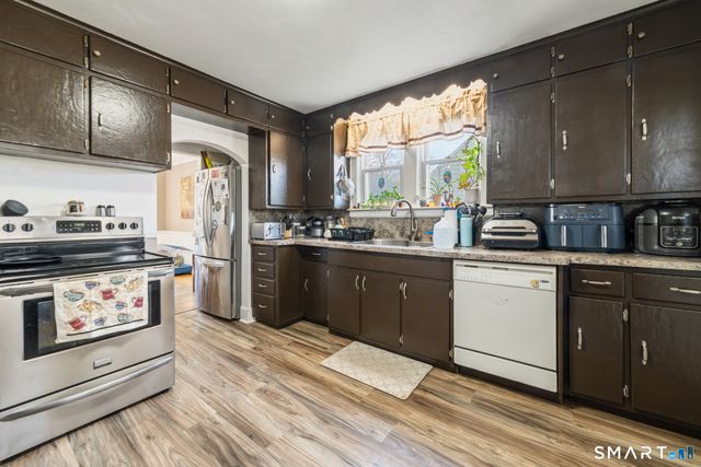 15 Nixon Avenue, Naugatuck, CT 06770