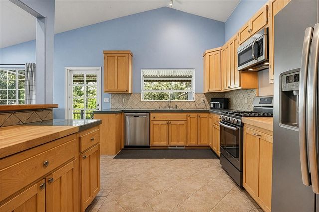13540 N Keystone Ct, Penn Valley, CA 95946