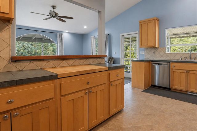 13540 N Keystone Ct, Penn Valley, CA 95946