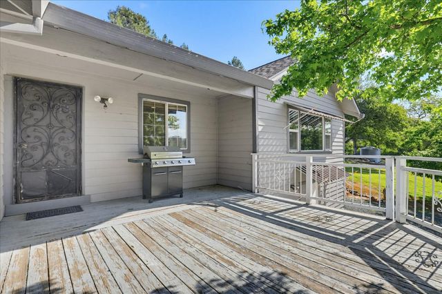 13540 N Keystone Ct, Penn Valley, CA 95946