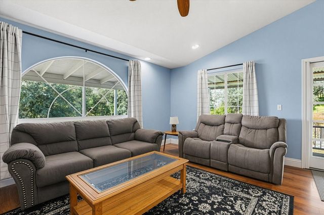 13540 N Keystone Ct, Penn Valley, CA 95946