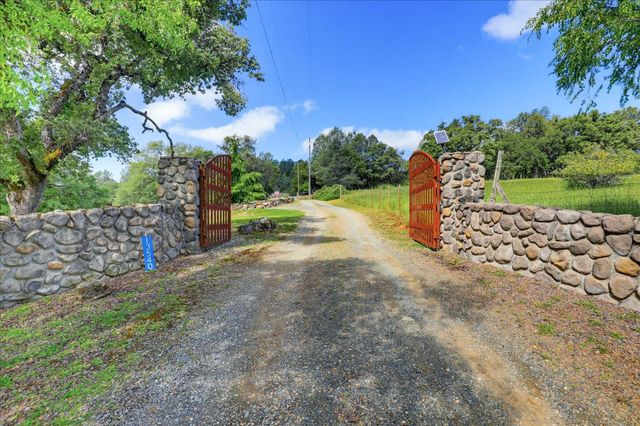 13540 N Keystone Ct, Penn Valley, CA 95946