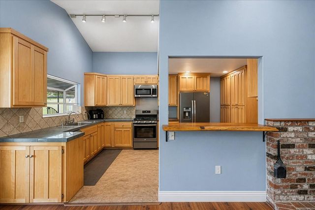 13540 N Keystone Ct, Penn Valley, CA 95946