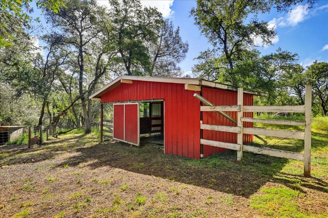 13540 N Keystone Ct, Penn Valley, CA 95946