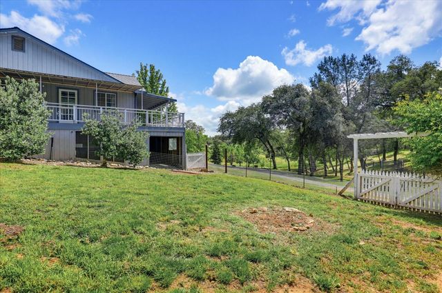 13540 N Keystone Ct, Penn Valley, CA 95946