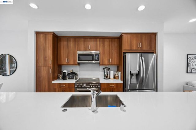 117 117 Uptown Cir, Oakland, CA 94607