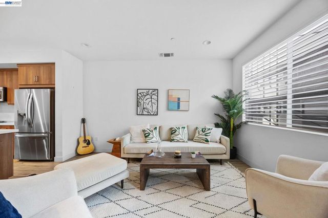 117 117 Uptown Cir, Oakland, CA 94607