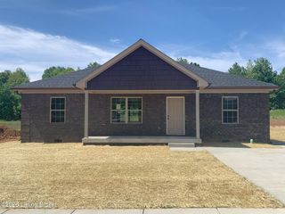 72 Democratic Ct, Radcliff, KY 40160