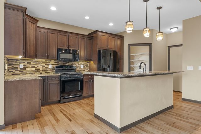 2106 Hallbrook ST SW, Cedar Rapids, IA 52404