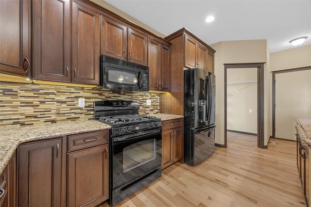 2106 Hallbrook ST SW, Cedar Rapids, IA 52404