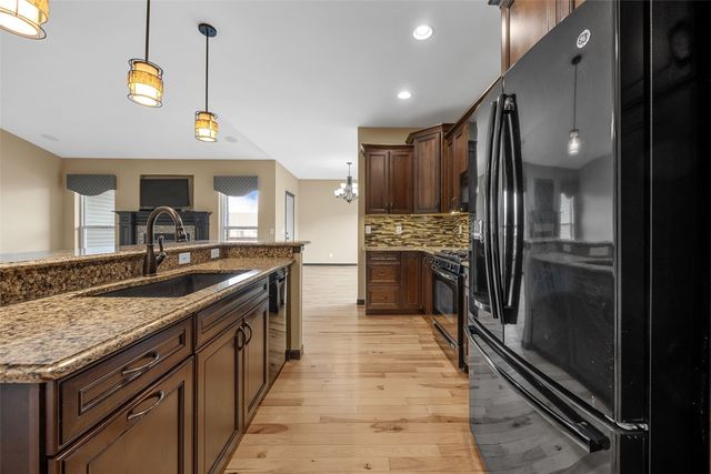 2106 Hallbrook ST SW, Cedar Rapids, IA 52404