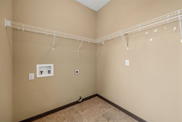 2106 Hallbrook ST SW, Cedar Rapids, IA 52404