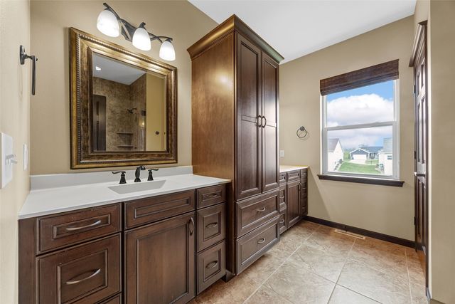 2106 Hallbrook ST SW, Cedar Rapids, IA 52404