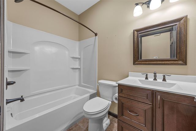2106 Hallbrook ST SW, Cedar Rapids, IA 52404