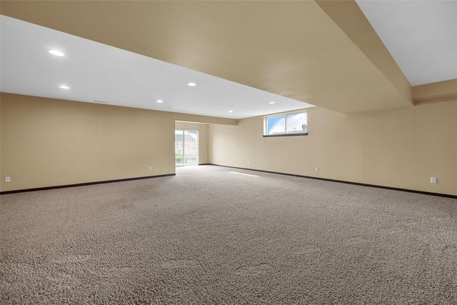 2106 Hallbrook ST SW, Cedar Rapids, IA 52404
