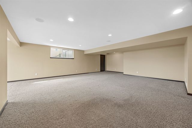 2106 Hallbrook ST SW, Cedar Rapids, IA 52404