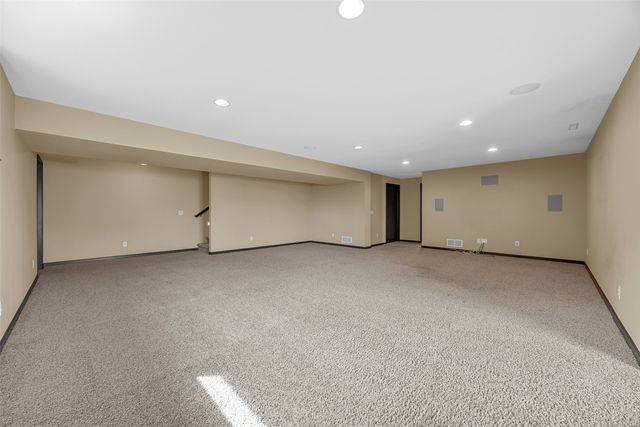 2106 Hallbrook ST SW, Cedar Rapids, IA 52404