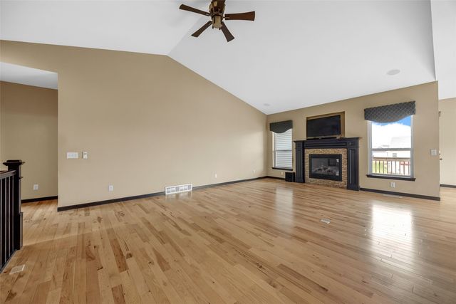 2106 Hallbrook ST SW, Cedar Rapids, IA 52404