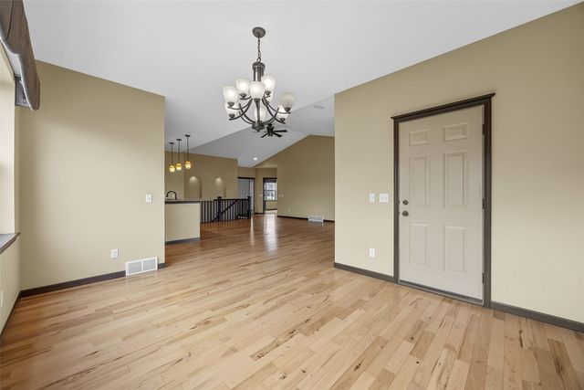 2106 Hallbrook ST SW, Cedar Rapids, IA 52404