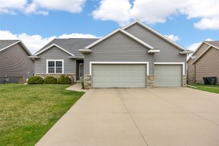 2106 Hallbrook ST SW, Cedar Rapids, IA 52404