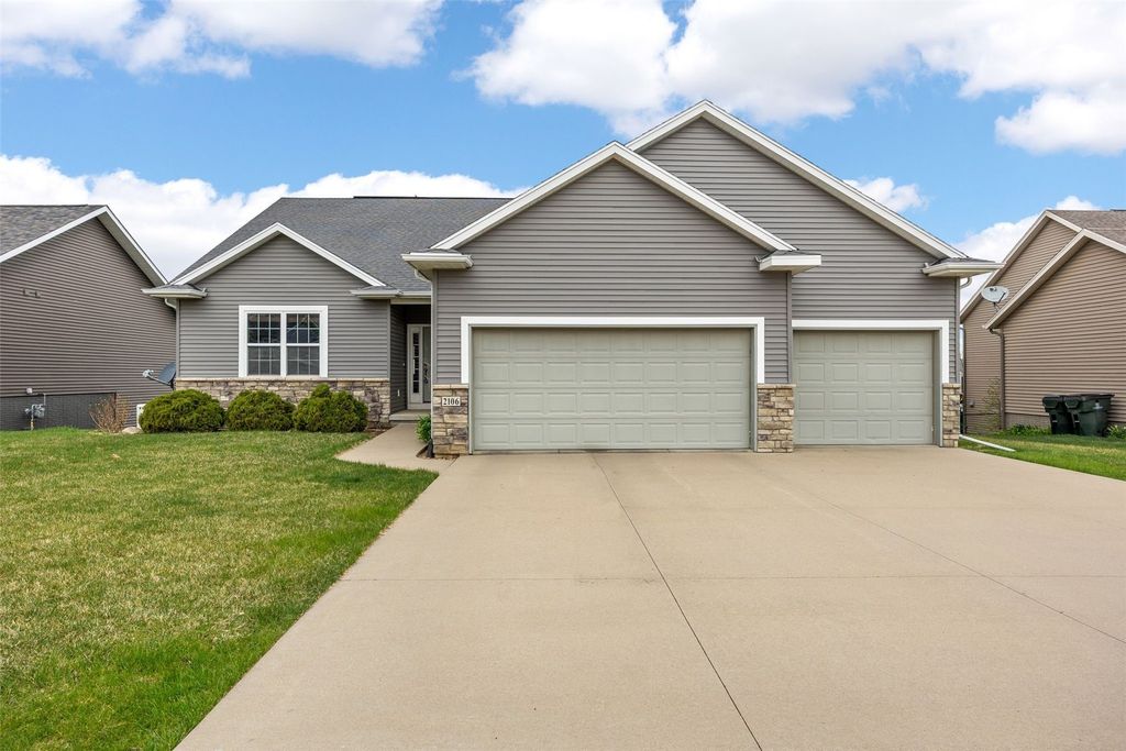2106 Hallbrook ST SW, Cedar Rapids, IA 52404