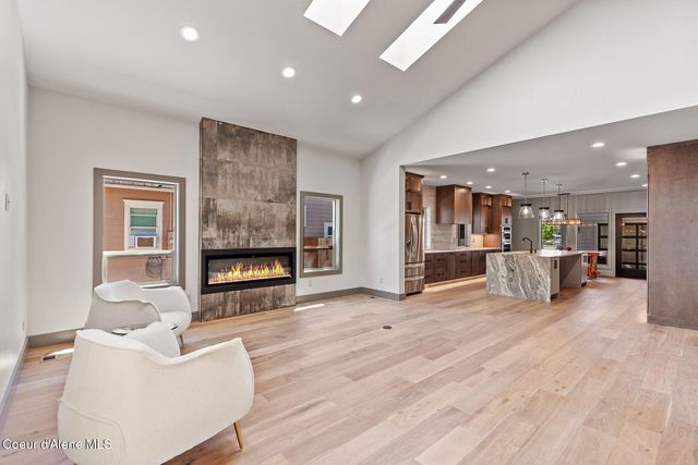 945 N 5TH ST, Coeur D'alene, ID 83814