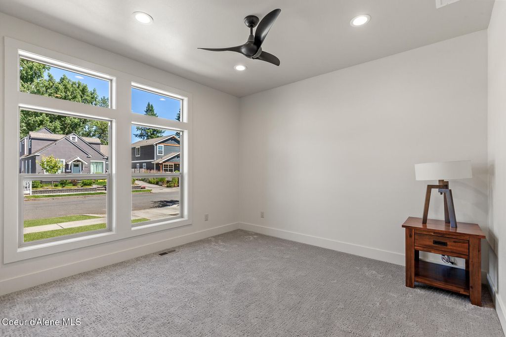 945 N 5TH ST, Coeur d'Alene, ID 83814 photo 18