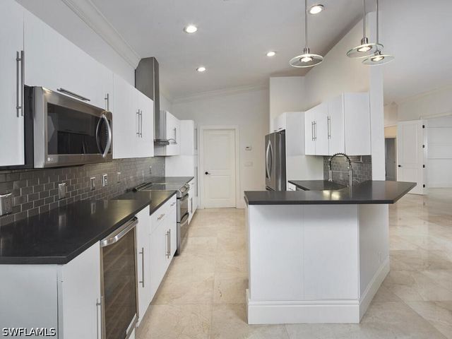 8859 Ventura WAY, Naples, FL 34109