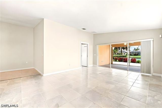 8141 Xenia LN, Naples, FL 34114