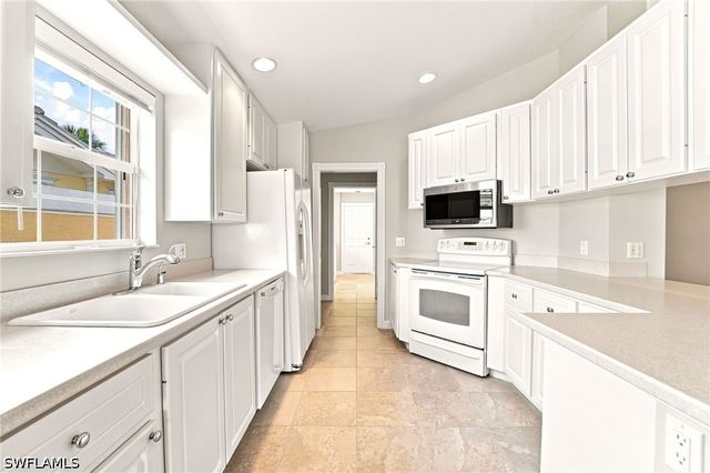 8141 Xenia LN, Naples, FL 34114